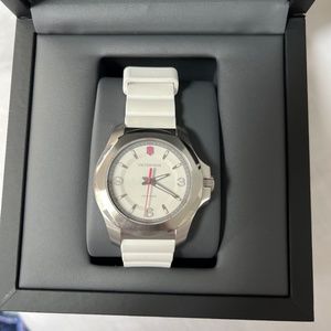 New Victorinox Women’s Swiss Army Watch